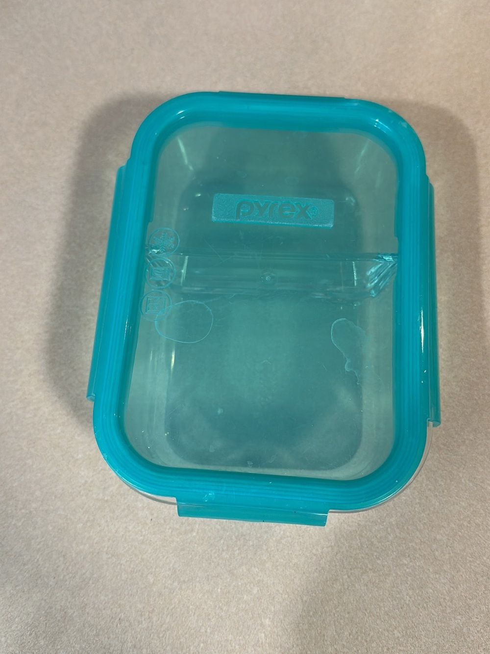 Pyrex Teal Plastic Food Storage Container with Snap Lid
